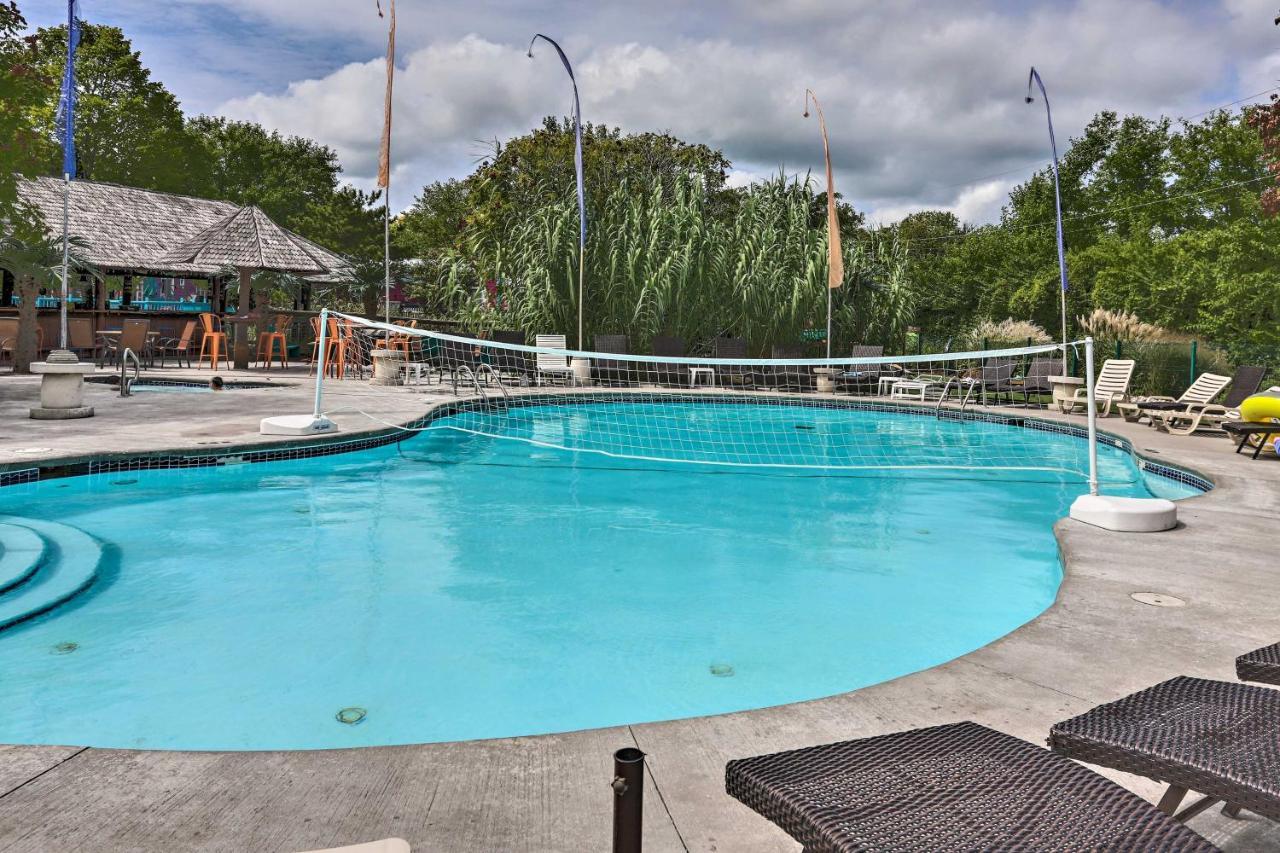 Resort-Style Condo With Lake-View Balcony! Put-in-Bay Exterior photo